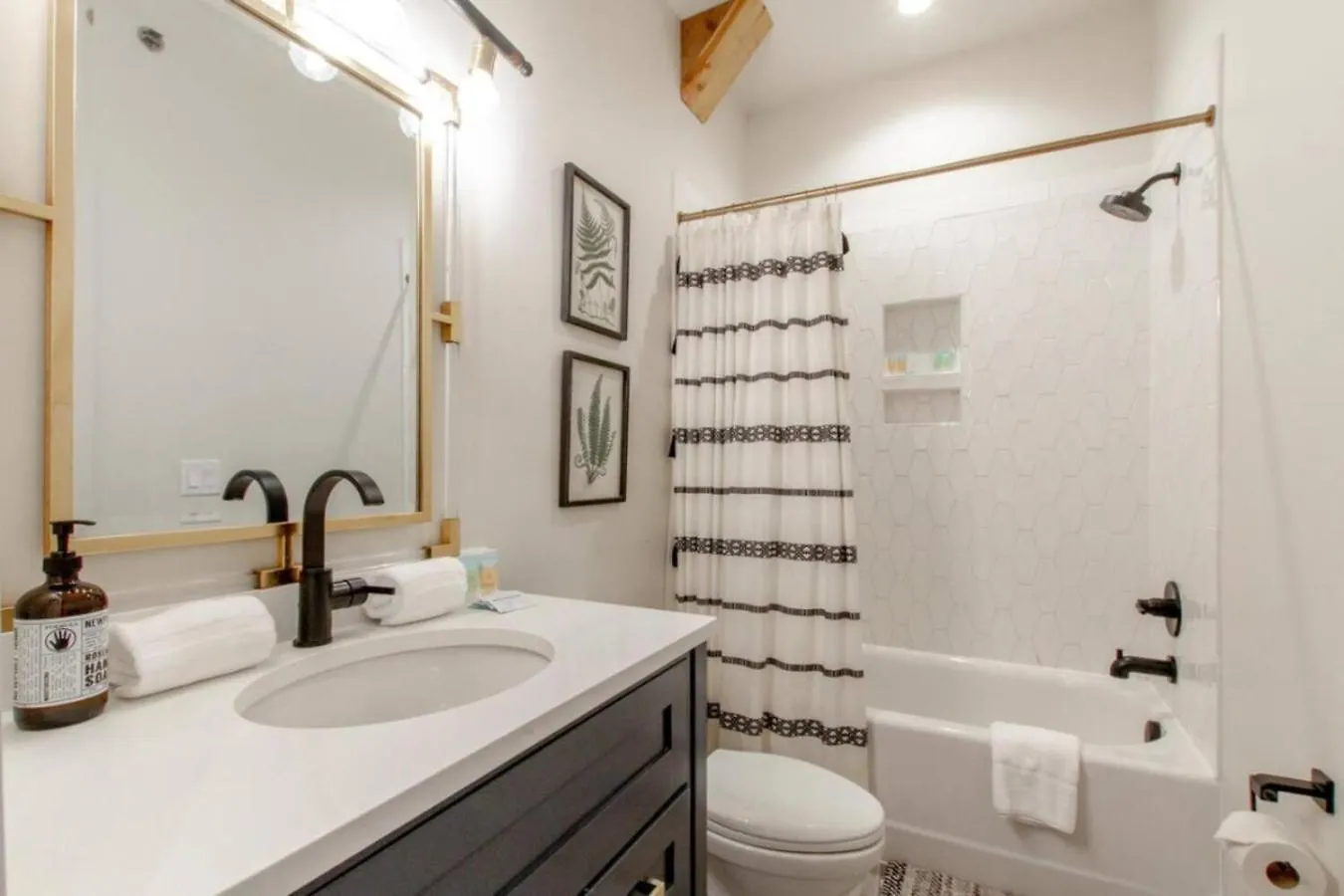 Amazing Amenities And Location - 1 Bedroom Condo Nashville Apartment